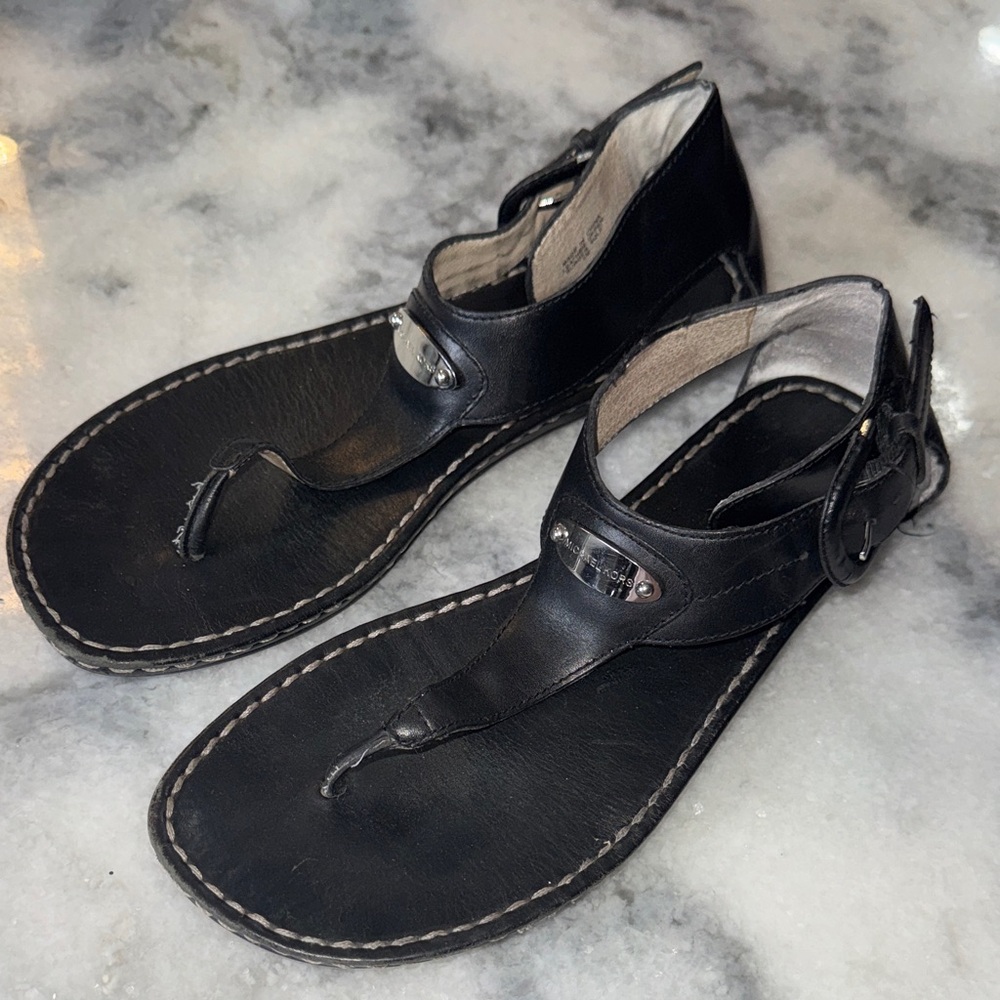 Michael Kors Black Leather thong Sandals silver logo charm hardware size 9m 6213